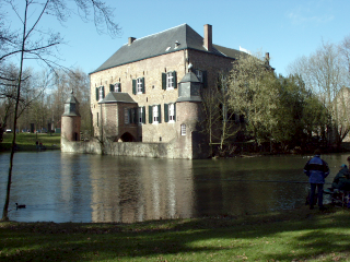 [La photo de Kasteel Erenstein apr&egrave;s avoir appliqu&eacute; l'outil Niveaux]