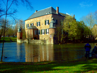 [La photo de Kasteel Erenstein apr&egrave;s l'application de l'extension de couleurs]