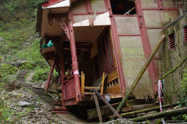 The rear path of the back mountain was more abandoned than the usual
paths we take, and was not always in the best
shape...
