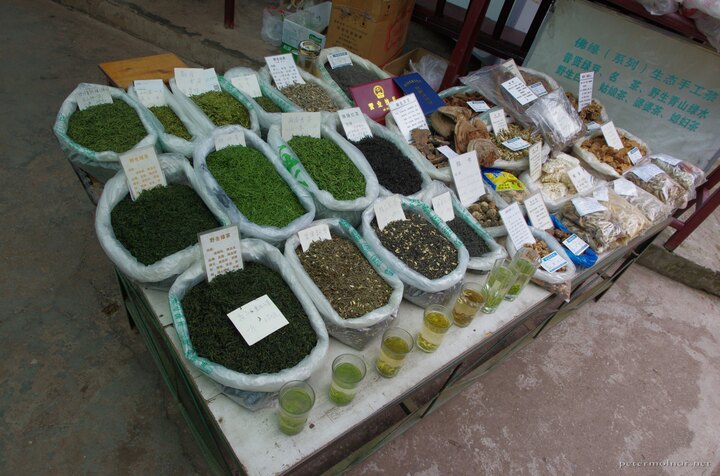 Teas and mushrooms at a stall at Emeishan