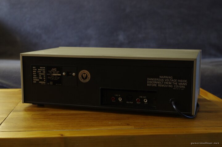 the back of JVC KD-A11